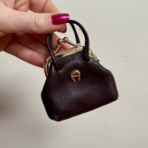 Mini bag charm vintage Etienne brown leather and brass keychain